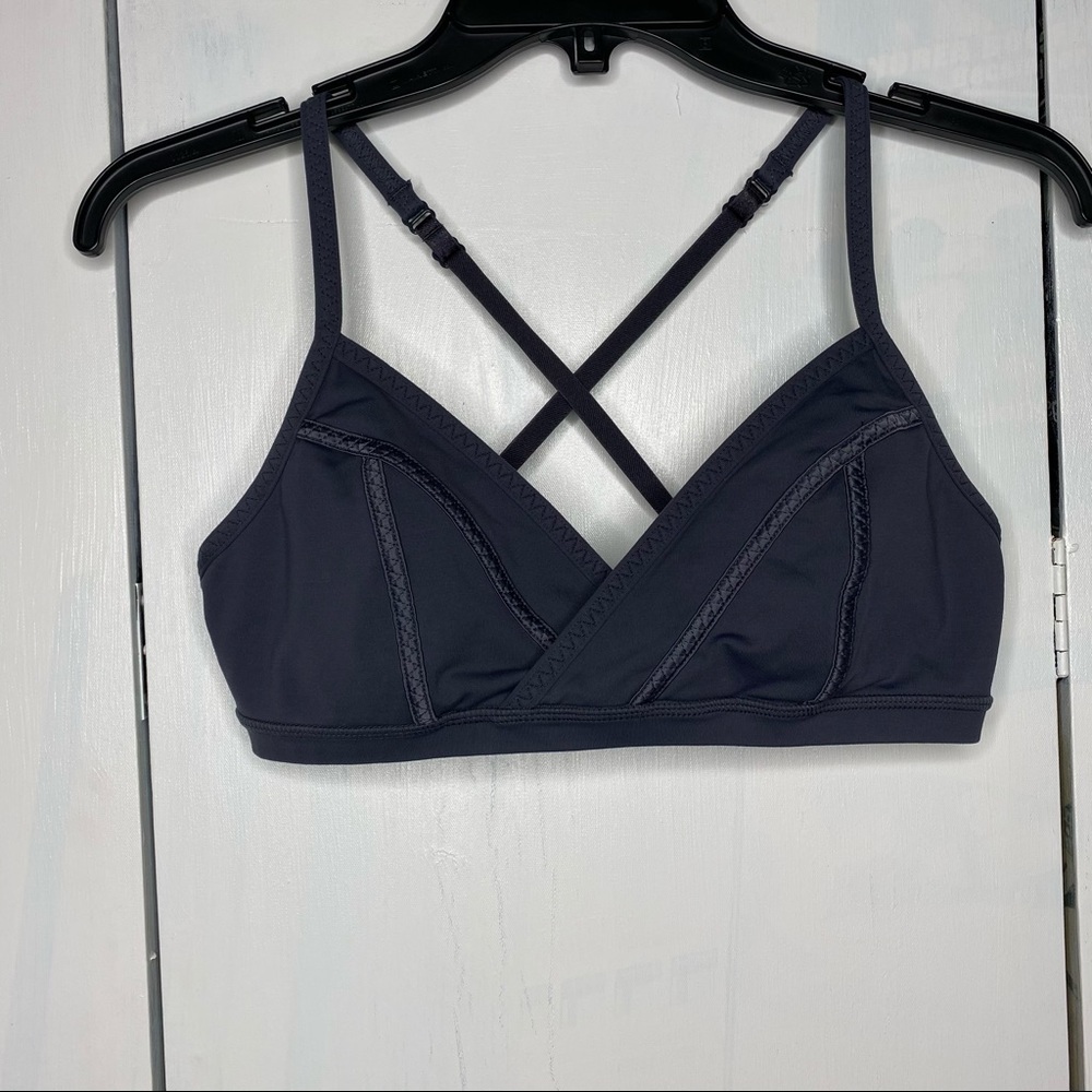 Lululemon triangle sports bra size 8